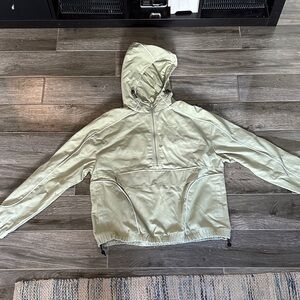 Nike women’s Small Light Sage Green Hooded Windbreaker New!!